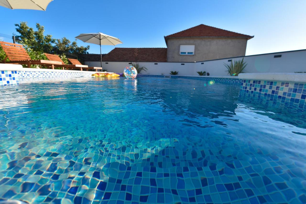 Villa Navita Augustinus With Pool Debeljak Bagian luar foto